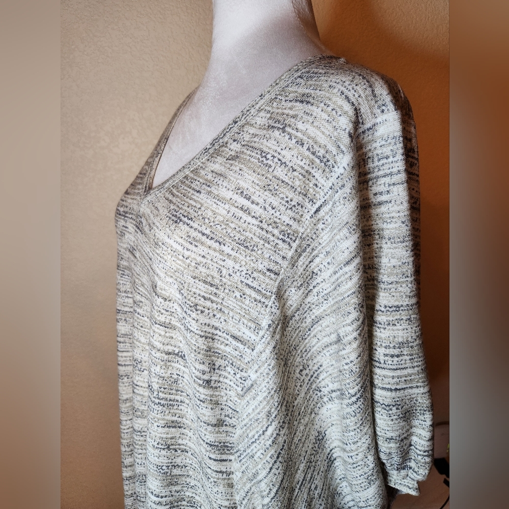 LULAROE Renee Top NWT Size Medium Bat Wing Sleeve